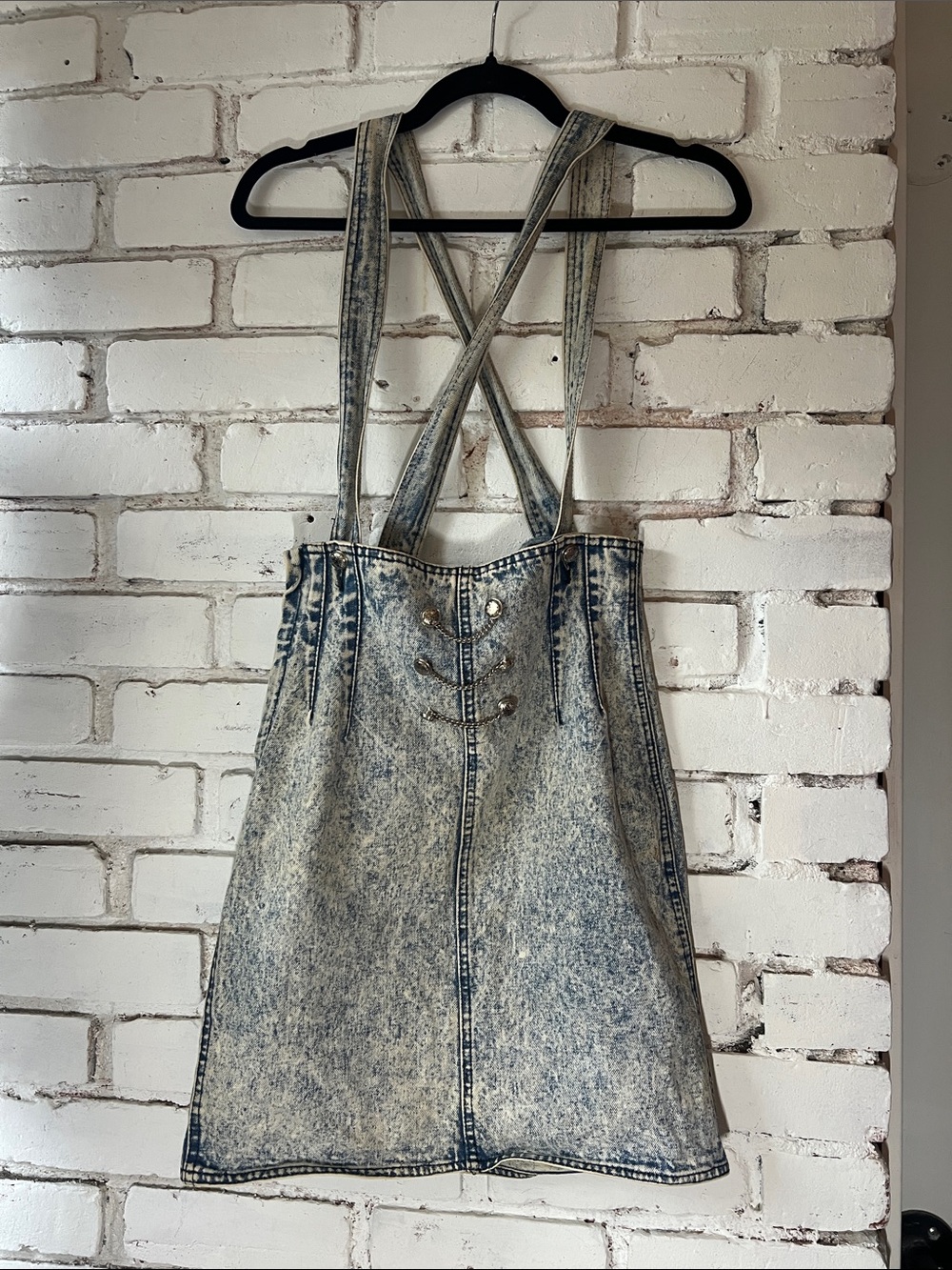 Denim Acid-Wash Suspender Mini Skirt fitted - Blue with silver buttons